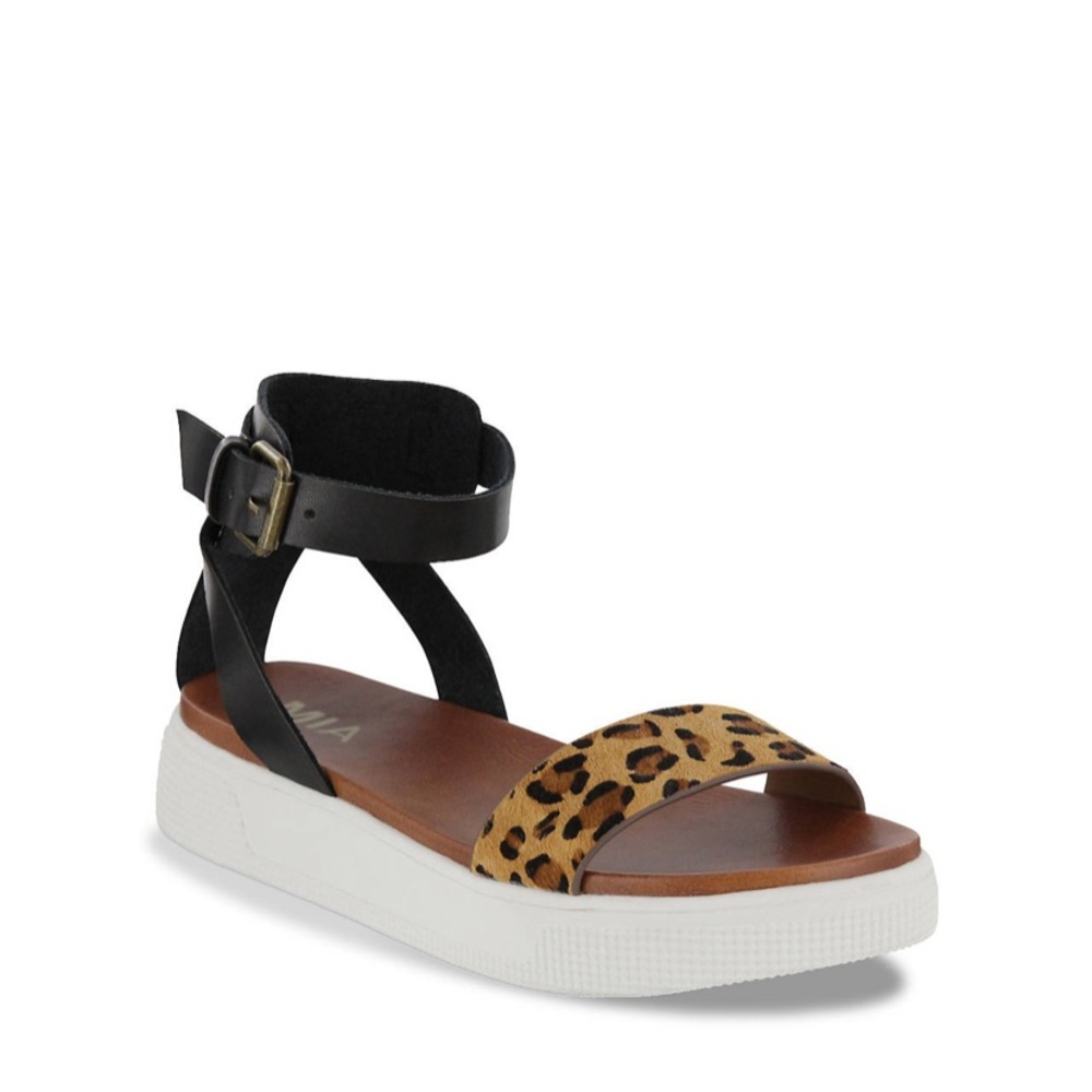 “Mia” platform sandal NWOT